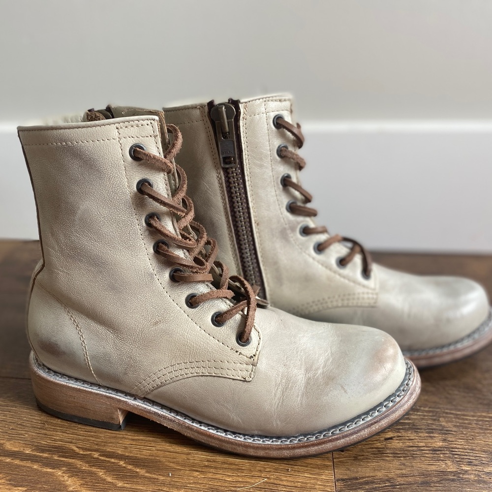 New WOT Cream Freebird Manchester leather distressed combat boots size 8